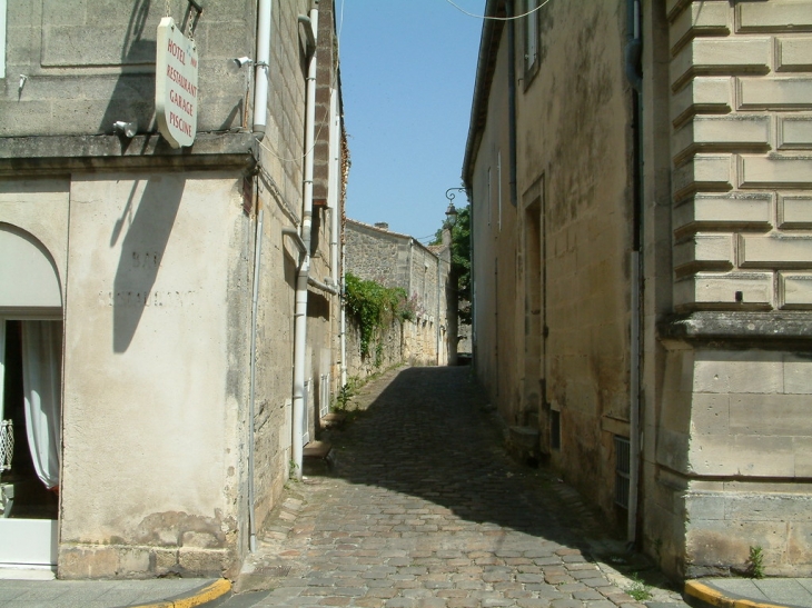 St Emilion: ruelle donnant sur rue Gaudet - Saint-Émilion