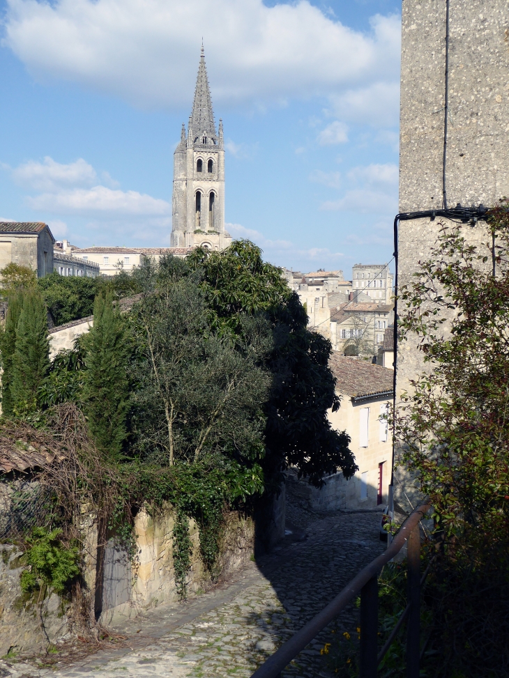 Vue sur l'église monolithique - Saint-Émilion