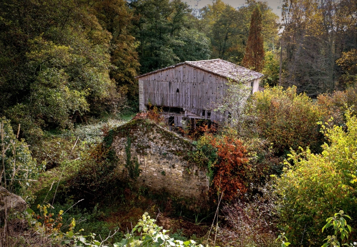 Château de Pommiers - Saint-Félix-de-Foncaude