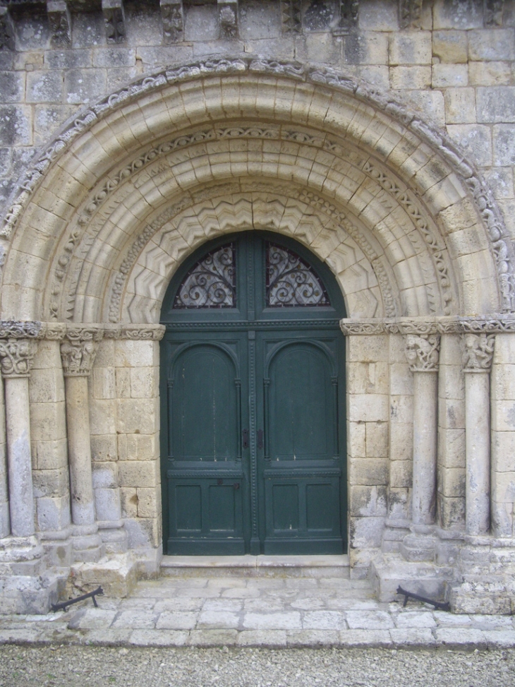 Portail de l'église (MH). - Saint-Genès-de-Lombaud