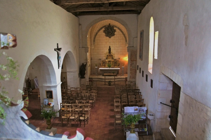 La Nef vers le choeur. - Saint-Genès-de-Lombaud