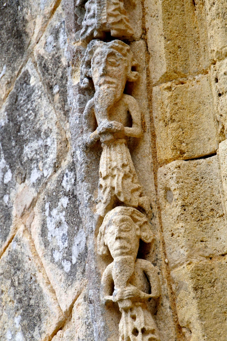 Détail de l'archivolte. - Saint-Genès-de-Lombaud