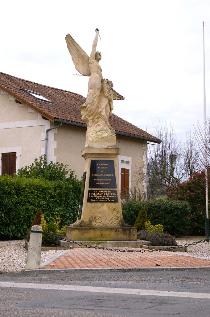 Son beau monument aux morts - Saint-Germain-d'Esteuil