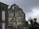 L'église, sa façade de style saintongeais.