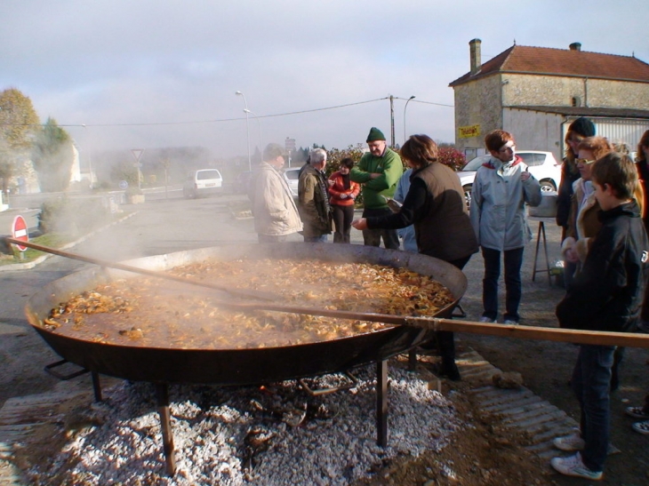 Préparation paella Télethon 2010 - Saint-Pey-de-Castets