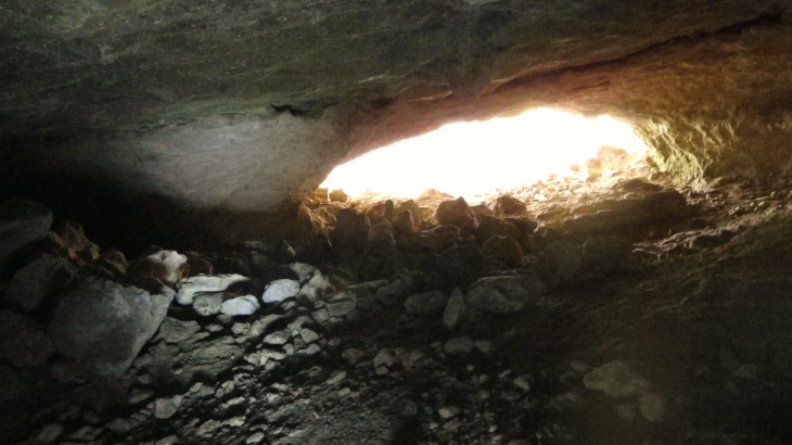 Intérieur de la grotte de Grand-Vigne. - Saint-Pey-de-Castets