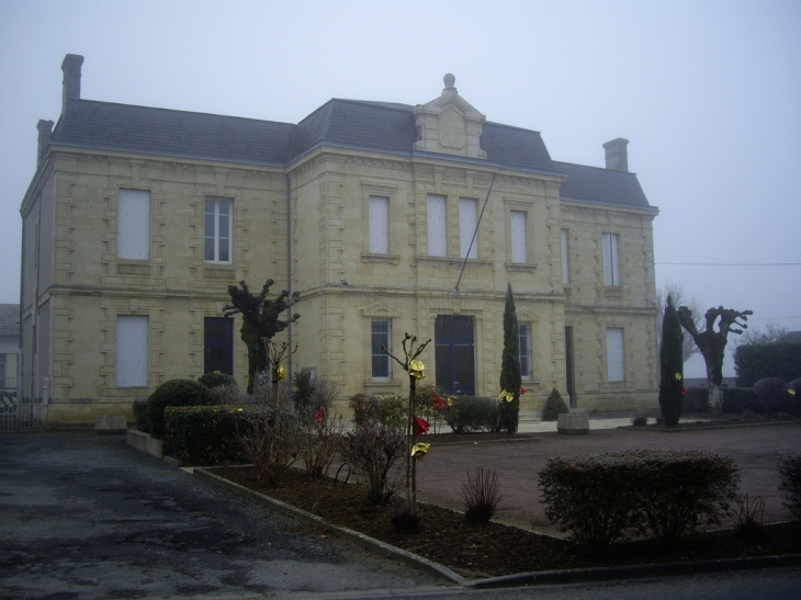 L'hotel de ville. - Saint-Philippe-d'Aiguille