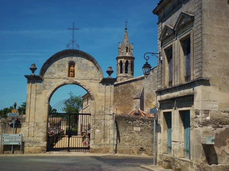 Le portail du cimetière XVIIIème (IMH). - Saint-Romain-la-Virvée