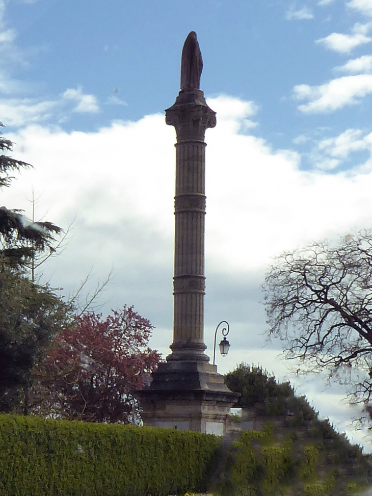 Vierge sur colonne - Saint-Yzans-de-Médoc