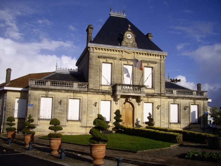 La mairie. - Sainte-Eulalie