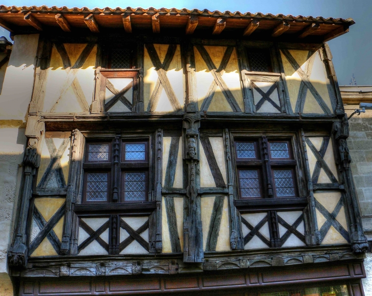 La Maison à Pans de Bois Sculptés - Sainte-Foy-la-Grande