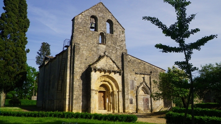 L'église romane XIIème (IMH). - Sainte-Radegonde