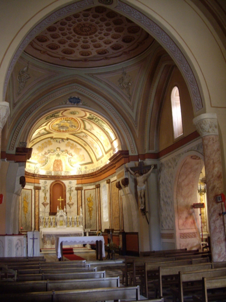 Intérieur de l'église. - Sainte-Terre