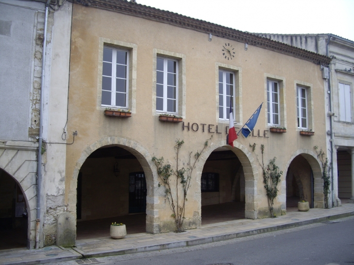 L'hotel de ville. - Sauveterre-de-Guyenne