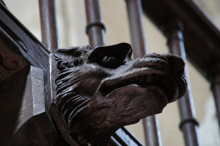 Détail : sculpture du balcon. - Sauveterre-de-Guyenne