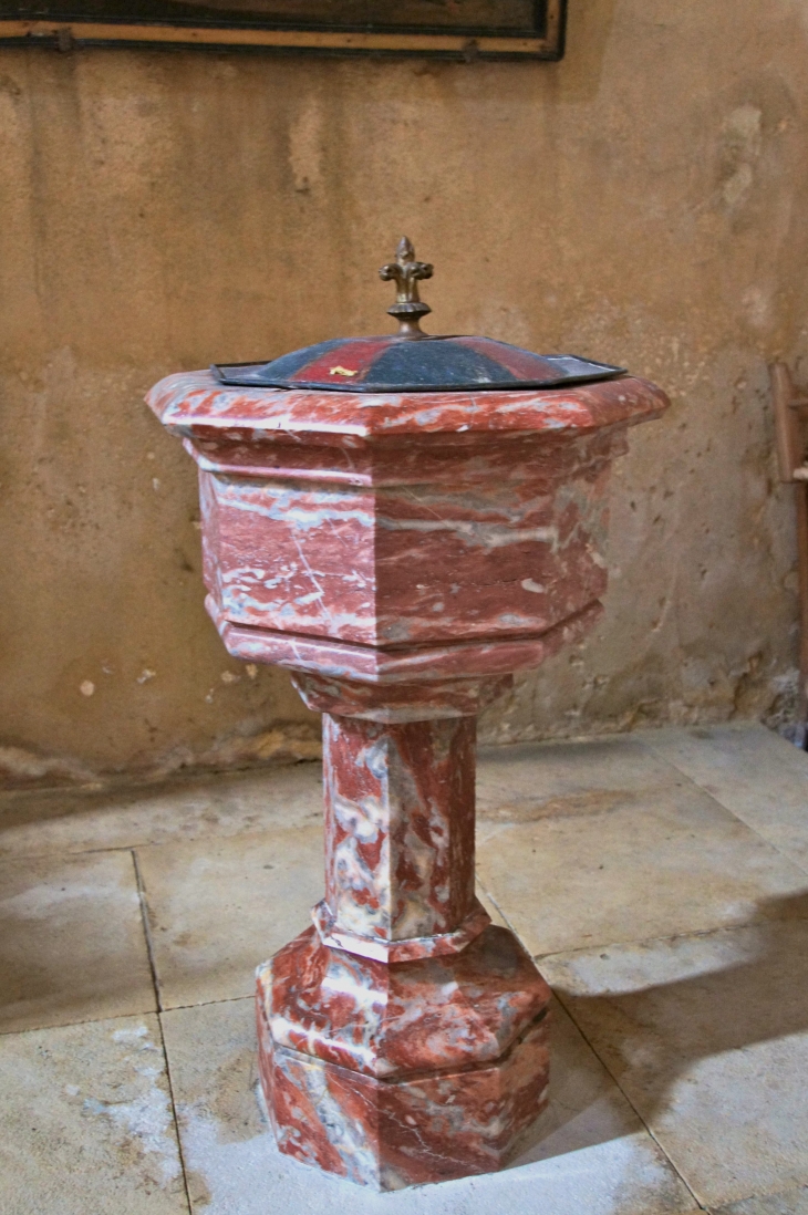 Les fonts Baptismaux. - Sauveterre-de-Guyenne