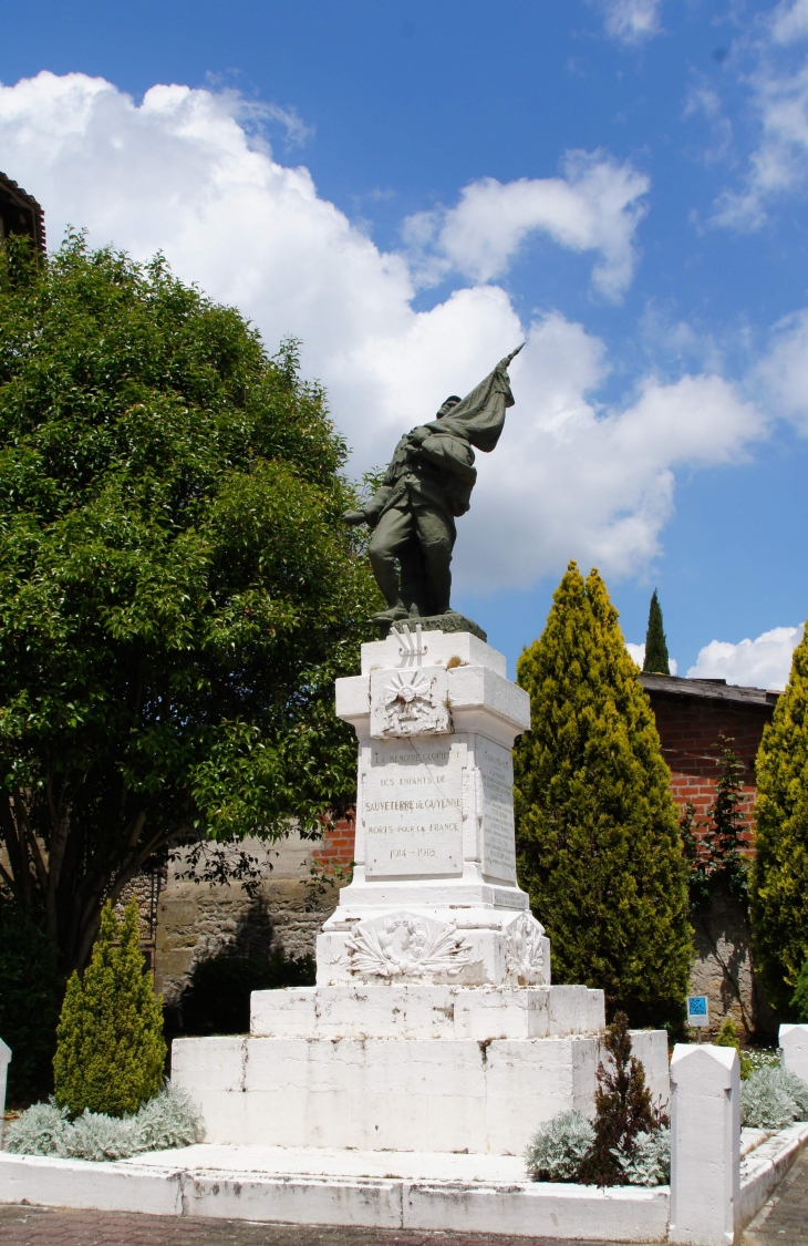 Le Monument aux Morts - Sauveterre-de-Guyenne