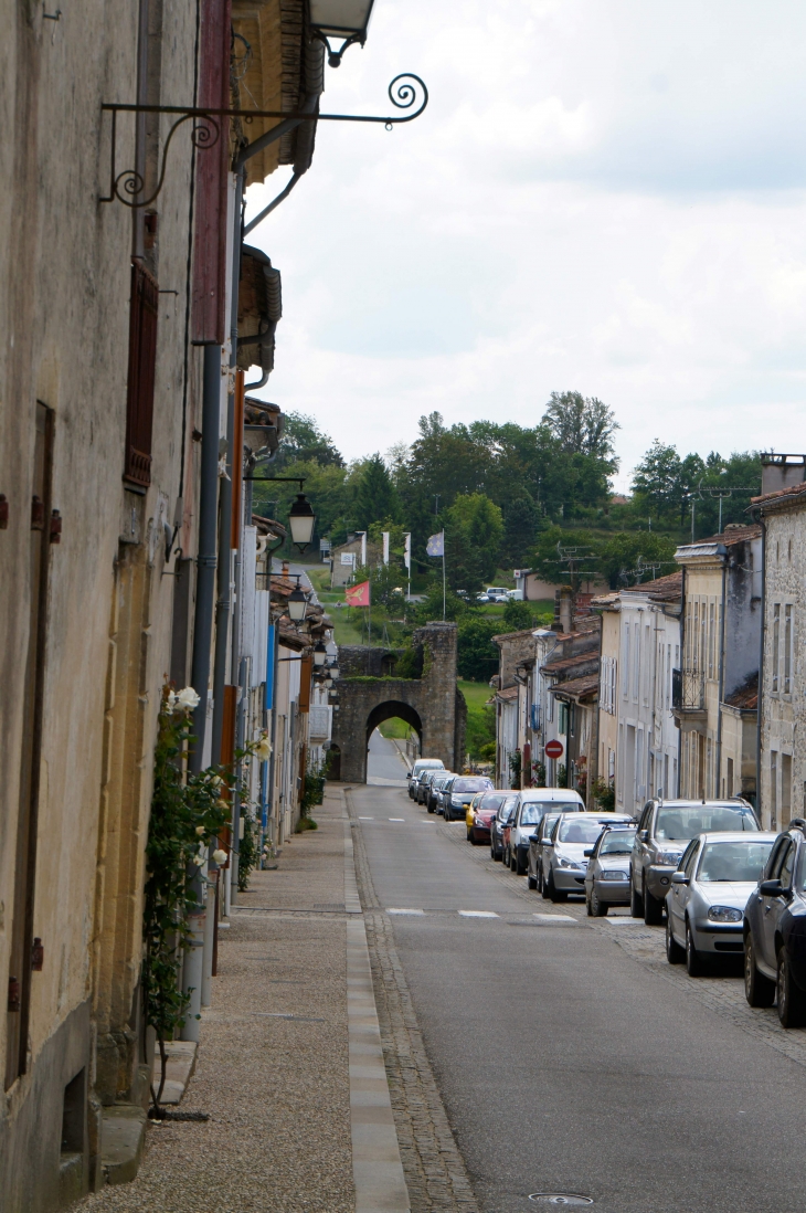 Rue de la Font. - Sauveterre-de-Guyenne