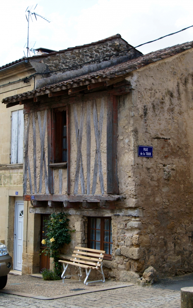 Maison à colombages datant du XVIe siècle. - Sauveterre-de-Guyenne