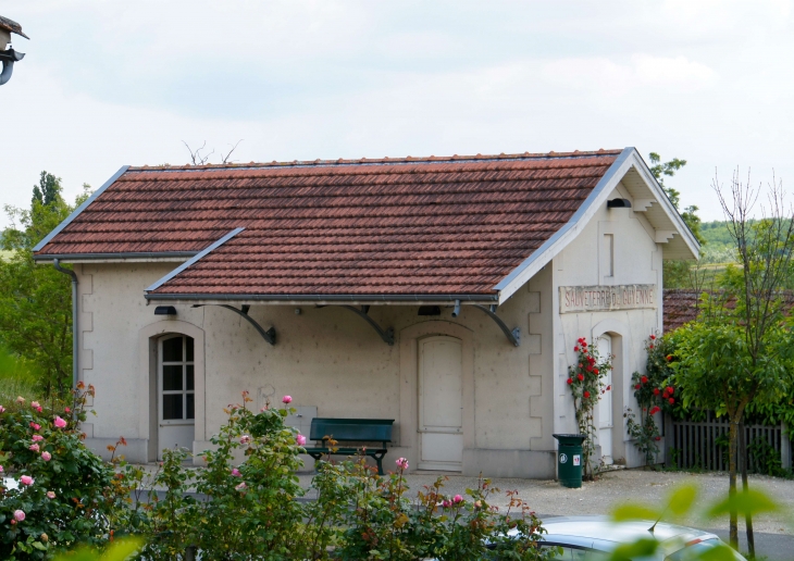 Batiment de l'ancienne gare. - Sauveterre-de-Guyenne