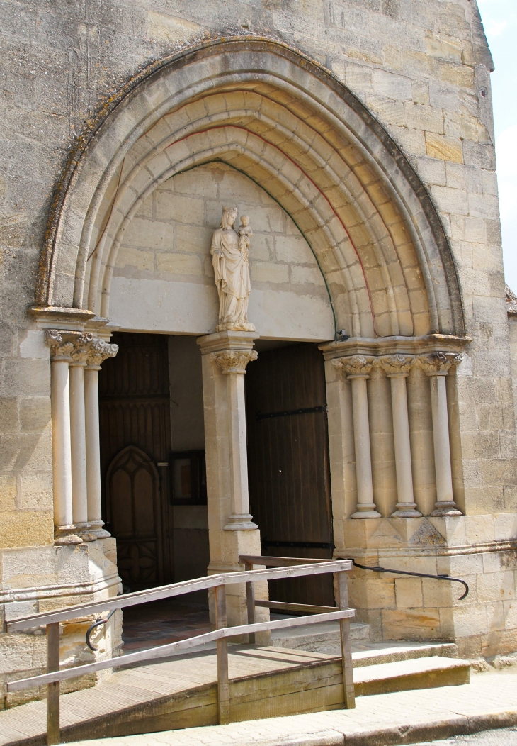 Le portail de l'église Notre-Dame. - Sauveterre-de-Guyenne