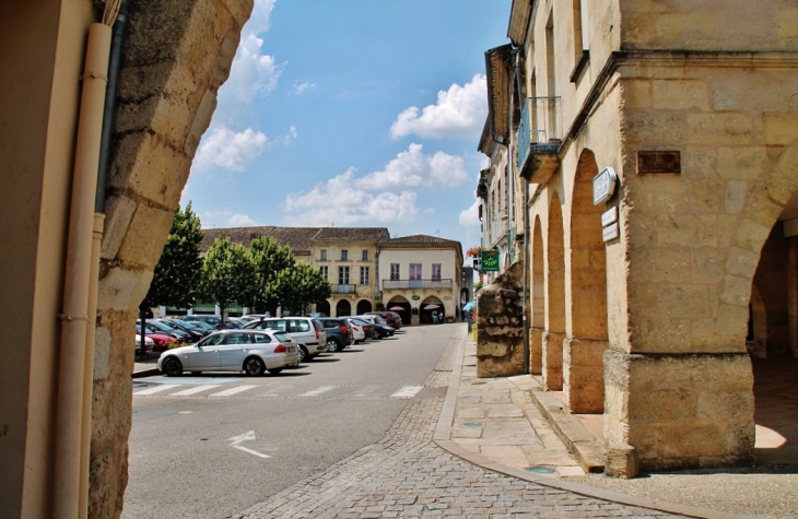 Place aux Arcades - Sauveterre-de-Guyenne