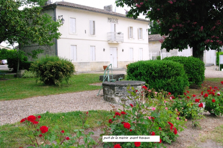 Mairie de savignac de l'isle et ses massifs - Savignac-de-l'Isle