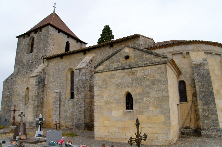 Façade sud de l'église Notre Dame. - Tayac