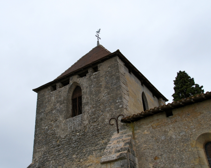 Le clocher de l'église Notre Dame. - Tayac