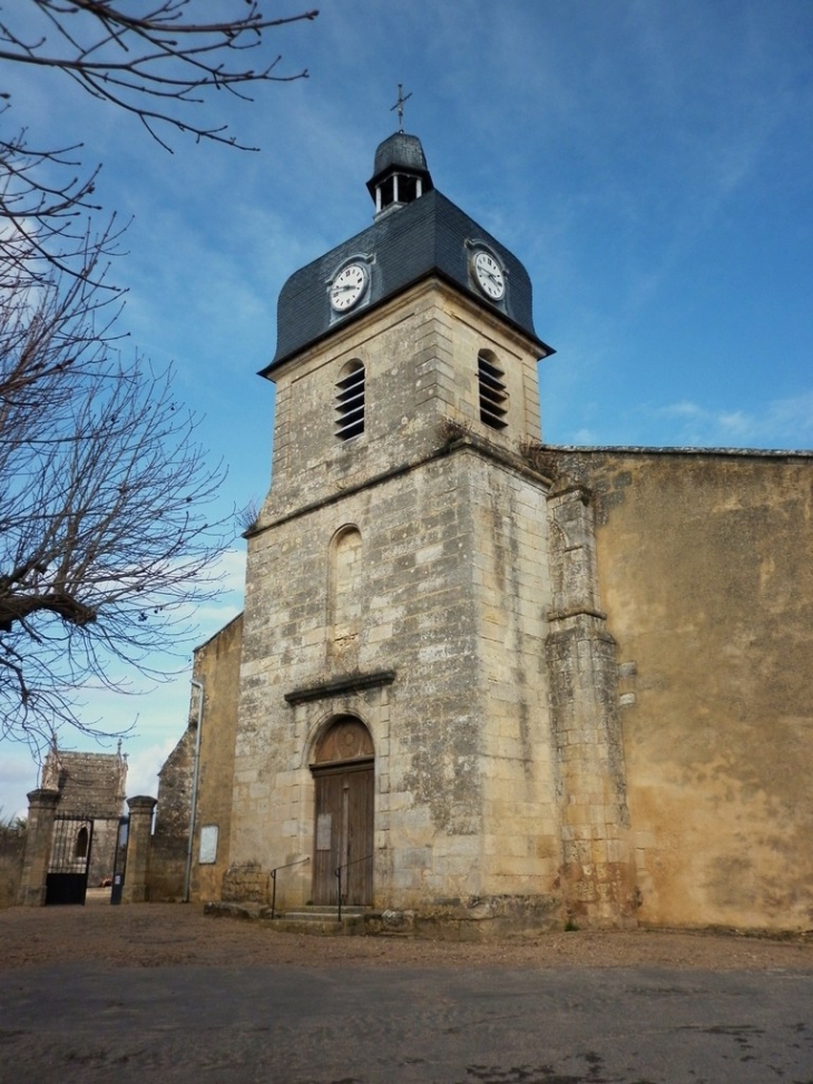 L'église romane restaurée au XIXème. - Vayres