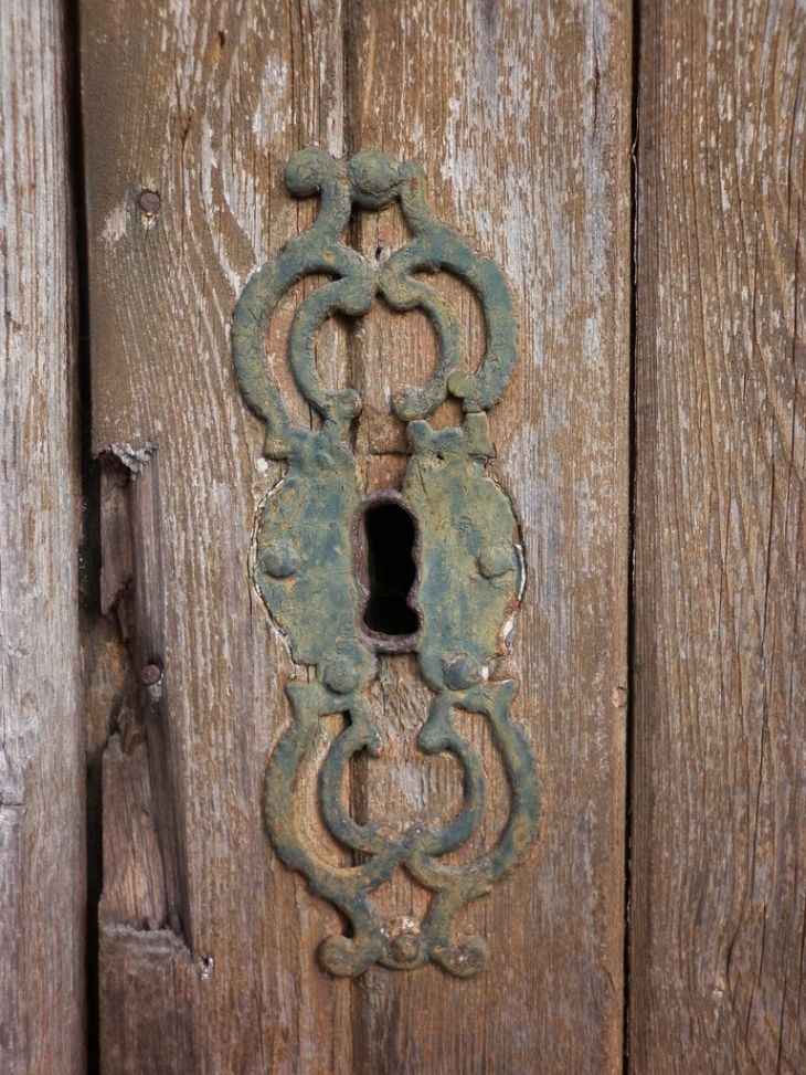 Ferronnerie de la porte de l'église. - Vayres