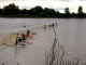 Les surfers glissant sur le mascaret.