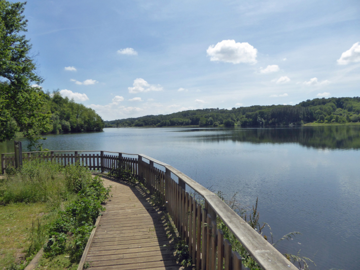 Le lac du Broussau à la sortie de la ville - Aire-sur-l'Adour