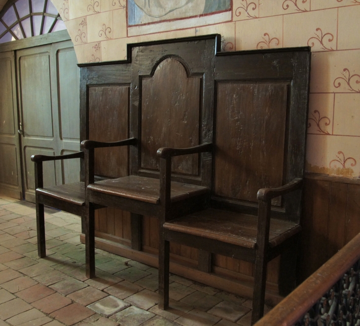 Bancs de l'église Saint-Martin. - Arx