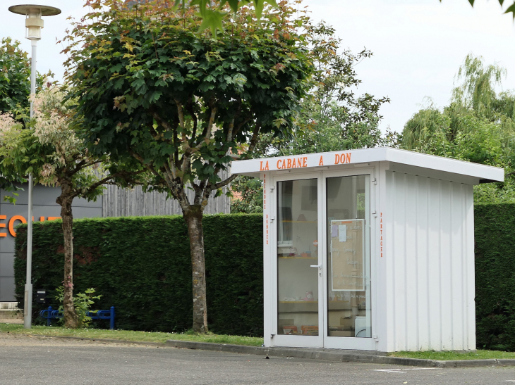 La cabane à don : lieu d'échange gratuit entre particukiers - Bordères-et-Lamensans