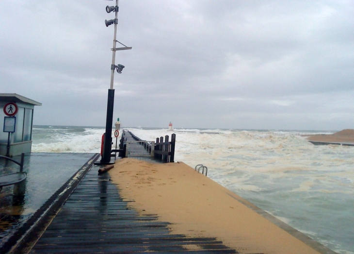 L'estacade jour de grande marée - Capbreton