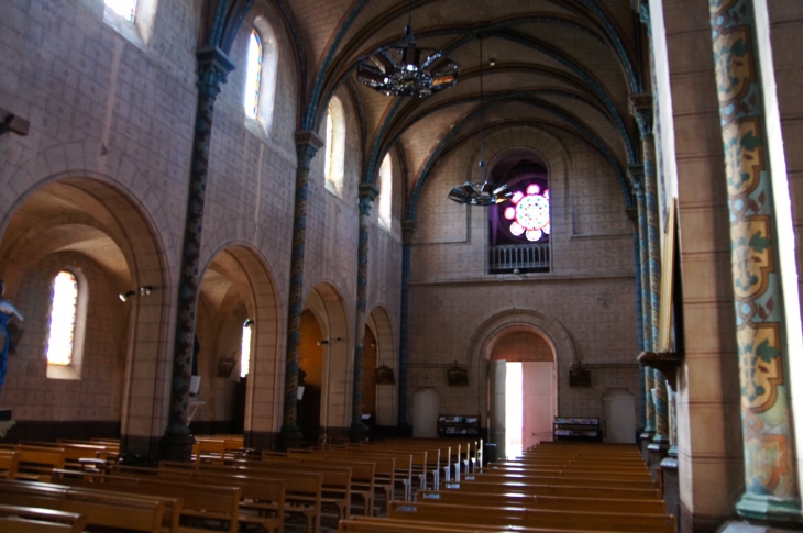 Eglise Saint-Luperc : intérieur vers le portail. - Gabarret