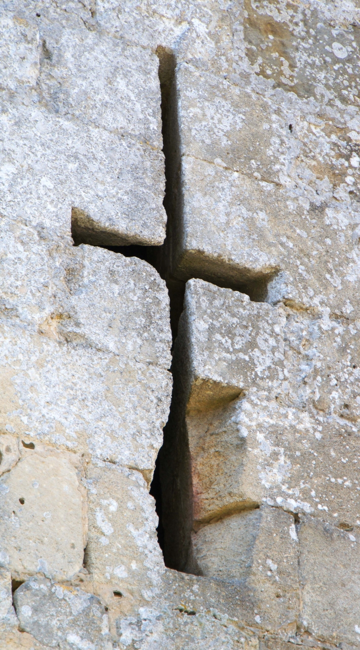 Meurtrière de la tour de l'église Notre-Dame. - Herré