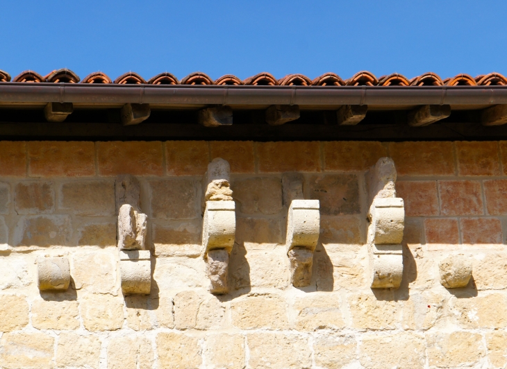 Détail : audessus de l'ancien portail de l'église Notre-Dame. - Herré