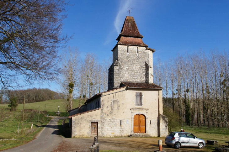 La façade occidentale de l'église Saint-Pierre. - Lagrange