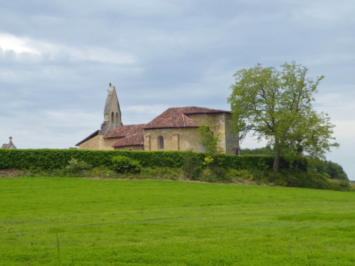 Vue sur l'église de Sensacq - Miramont-Sensacq