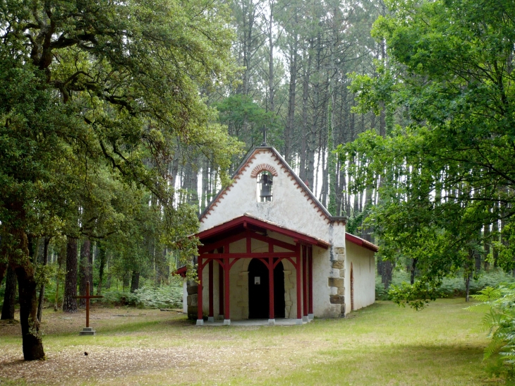 Chapelle Saint-Laurent-de-Maa, au coeur de la forêt, proche du  - Moliets-et-Maa