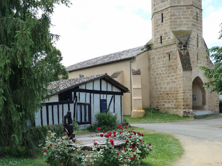 Au pied de l'église - Montégut