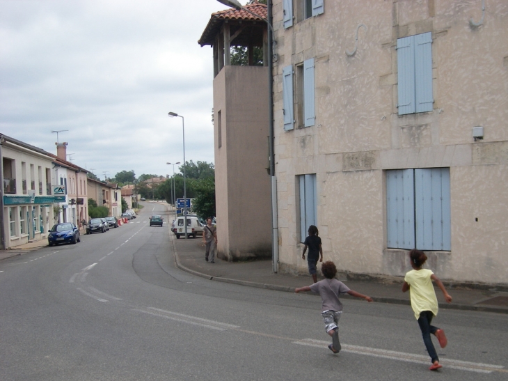 Une rue de montfort - Montfort-en-Chalosse