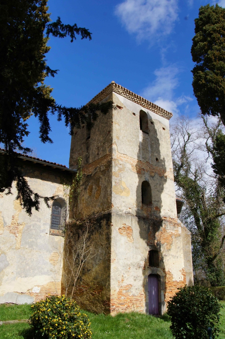 Tour carrée ajoutée à l'église Saint-Michel de Laballe vers le XVIe siècle. - Parleboscq