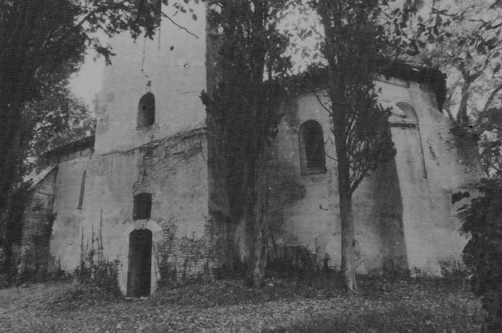 Le chevet et la tour de l'église Saint-Michel de Laballe.(photo prise vers 1980 Eglises Anciennes du Gabardan). - Parleboscq