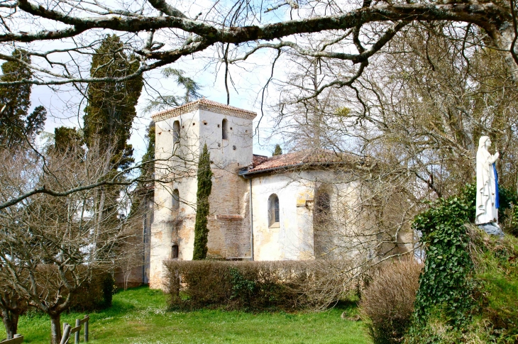 Le chevet et la tour de l'église Saint-Michel de Laballe.(photo prise en mars 2013). - Parleboscq