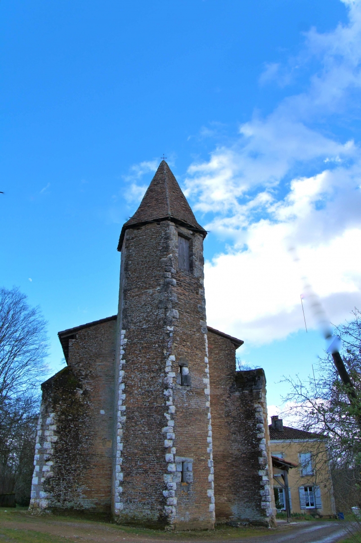 Eglise Notre-Dame de Sarran - Tourelle qui sert également de clocher (photo prise en mars 2013, Eglises anciennes du Gabardan). - Parleboscq