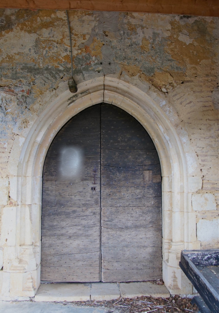 Portail de l'église Notre-Dame de Sarran. - Parleboscq