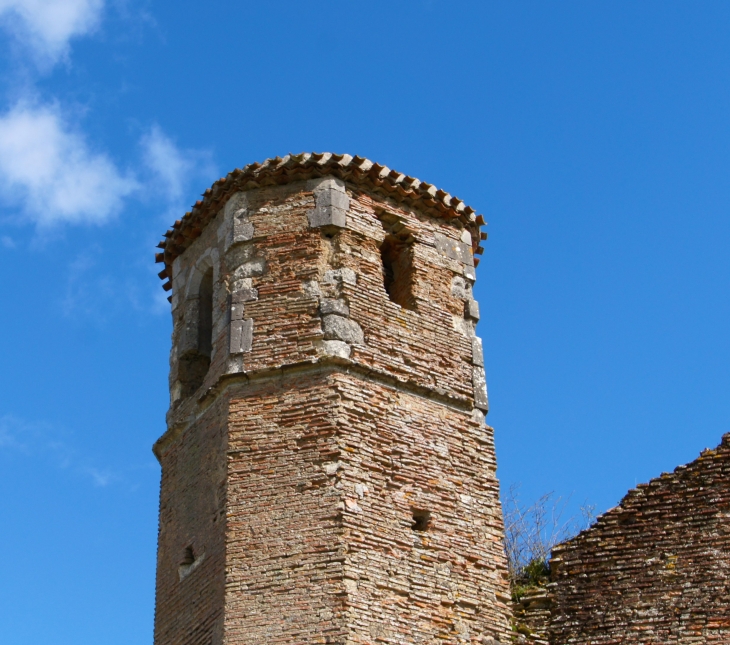 Le clocher de l'église Saint-André de Bouau. - Parleboscq